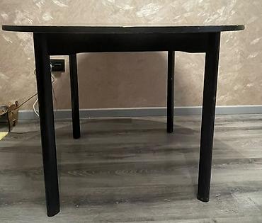 Qonaq masası, İşlənmiş, Açılmayan, Taxta, Yumru masa