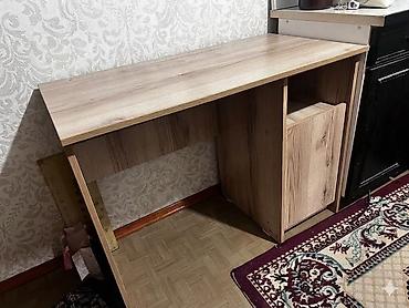 тениссный стол: Письменный/компьютерный стол из ЛДСП в древесном декоре (под дуб). - — 1