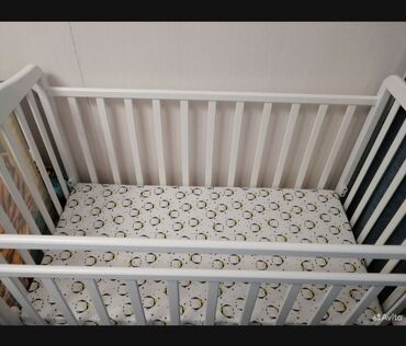 Детские кровати: Продаётся детская кроватка манеж, цвет белый, в очень хорошем