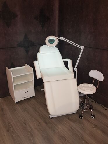 Salon, tibbi mebel dəsti: Çarpayı 230 azn kreslo 50 azn təkərli daşıyıcı 55 azn lupali işıq 90 — 9