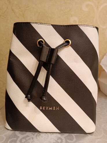 белая накидка: Новая, стильная сумка, очень вместительная
