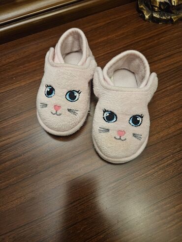 Kurtkalar: Uşaq üçün qış geyimləri dəsti - Ağ süni xəz palto: çiyinlərdən ətəyə — 12