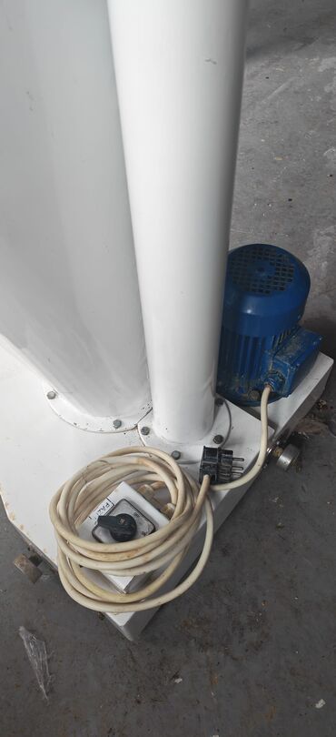 Ostali kuhinjski aparati: Rotaciono sito za brasno marke MAT-ING iz Nisa, u odlicnom stanju kao — 11