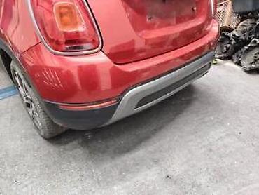la linea slike: Fiat 500x Cross branik zadnji kod boje 831. Fiat 500x Cross branik — 2