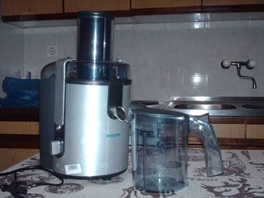 Kuhinjska oprema: Sokovnik hr 1861 philips •snaga od 700 w za ceđenje soka bez napora •