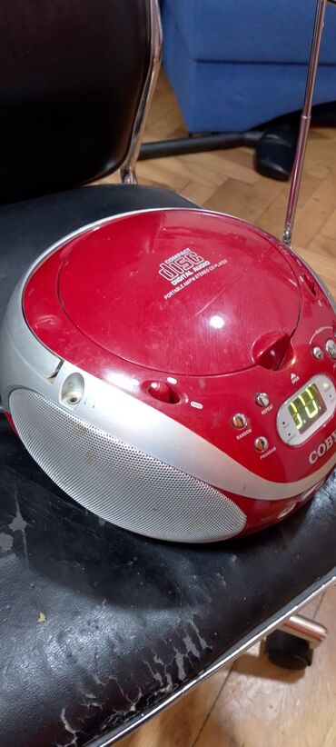 Pojačala i prijemnici: Radio sa ispravnim CD . COBU. 
Mirjevo — 9