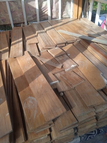 пол жыгач: Напольные плашки из массива (похоже на бамбук/дерево) с пазогребневым