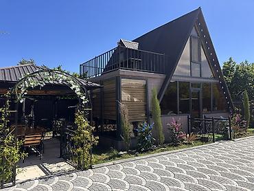 hövsanda: Qəbələ A-frame tipli dağ mənzərəli bağ evi – şəxsi həyət və hovuzla — 10