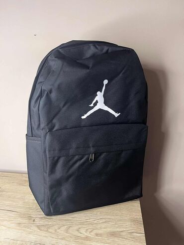 Rančevi, torbe i koferi: Muški i ženski rančevi 
Nike, Karl Lagerfeld, Adidas, Gues 
Cena +ptt — 8