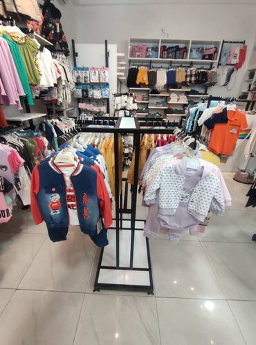 Hazır biznes: Geyim magaza vitrinləri ideal vəziyətdə satılır. Vitrin mebeleri — 6