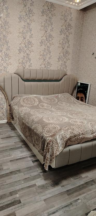 sünger: - Ölçü: iki nəfərlik, geniş yataq (təxmini 160–180 sm en) - Başlıq — 4