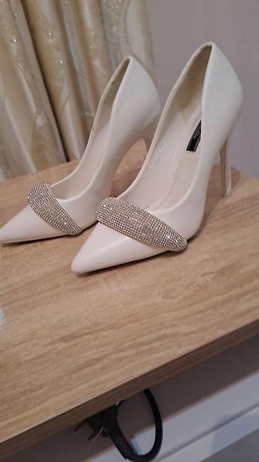 бирюзовые туфли: Zərif qadın tuflisi – klassik stilettos modeli - Rəng: ağ/ivori - — 3