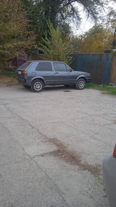 запчасти опель вектра б: Хэтчбек 3‑дверный, компактный городской автомобиль темно‑серого цвета