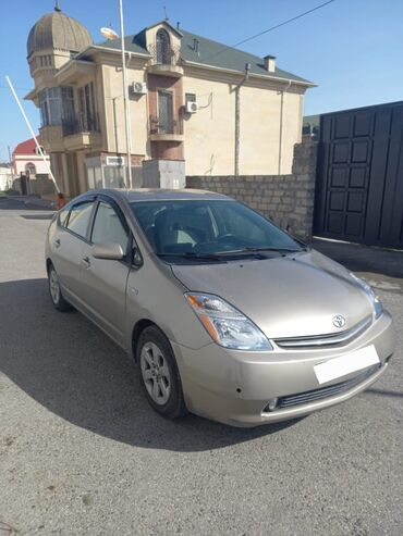 sedan maşınlar: Toyota Prius: 1.5 l. | 2007 il Sedan