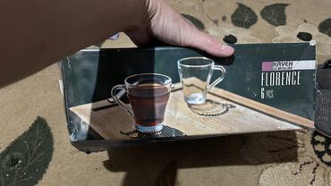 Посуда: Предлагается набор различной посуды, включающий круглые и квадратные — 17