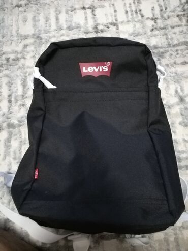 сумка для ноутбука 14: Сумка Levi's. Оригинальная. В идеальном состоянии. Под ноутбук либо
