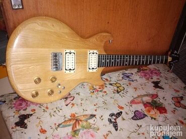 sintisajzer sa mikrofonom: ﻿﻿Aria Pro II CS-250 Matsumoku Japan 1981 ﻿Telo cist Ash izuzetan