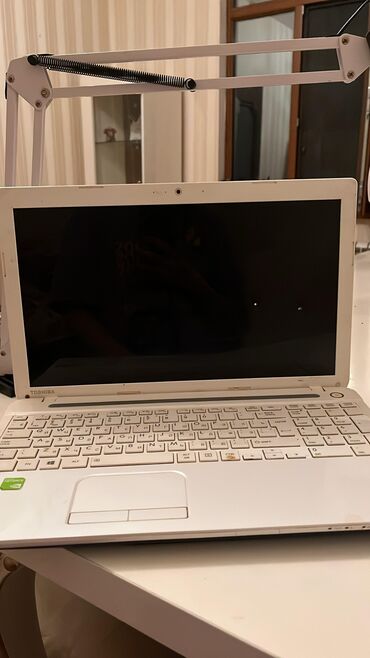 Noutbuk və netbuklar: İşlənmiş Toshiba, 15.6 ", Intel Core i3, 256 GB, Ünvandan götürmə