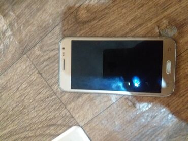 sadə samsung telefonları: Samsung Galaxy J2 2016, 8 GB, rəng - Qızılı, Qırıq, İki sim kartlı