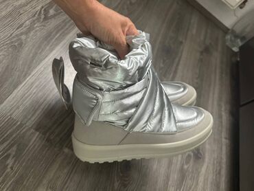 Gležnjače: Gležnjače, Skandia, 41 — 8