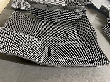 Аксессуары и тюнинг: Комплект автомобильных 3D-ковриков (передние и задние) из ячеистого — 4