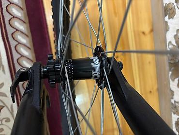 zigzag velosiped: Dağ velosipedi – detallı təsvir - Amortisator: Hava tənzimləməli ön — 4