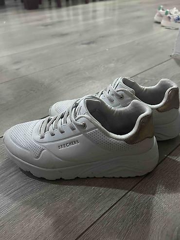 where to find cheap baby items: Bele patike – 2 para 1) Skechers bele patike - Klasičan sportski — 1