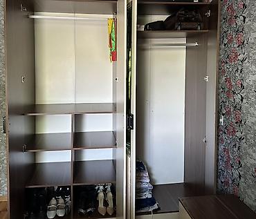 Paltar dolabları, qarderoblar: İşlənmiş, 4 qapılı, Güzgülü, Qəhvəyi, Taxta, Kupe, Düz dolab — 1