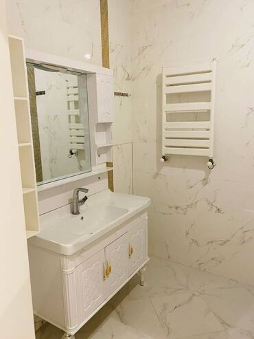 Uzunmüddətli kirayə mənzillər: Şamaxinkada, Kinostudiyanın həyətində,17 mərtəbəli binanın 9-cu — 10