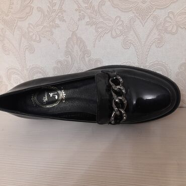 Туфли: Продаю женскую обувь фото 1-3: туфли лаковые с пряжкой, фабричный — 3