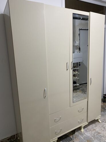 hamam ucun guzguler: Dolab.krem reng.ölçü hundürlük195,en 160,dərinlik 47sm. daha böyüyü