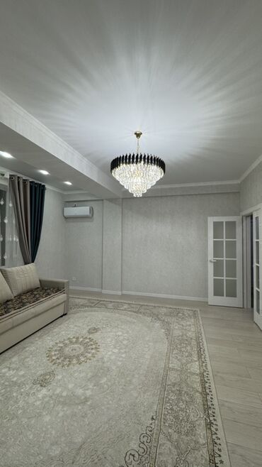 Продажа комнат: Светлая гостинная/зал с балконом - Просторная комната с современным — 1