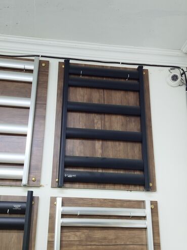 Çanaqlar, tülpanlar: Paslanmayan poladdan divara montaj olunan dəsmal radiatoru