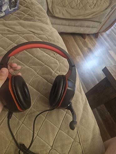 Oyun qulaqlığı və mikrofonu olan simli headset - Rəng: qara/qırmızı -