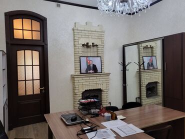 Ofislər: Azadliq metrosunun yaxınlığında təmirli obyekt ümumi sahəsi 110 kv,m — 3