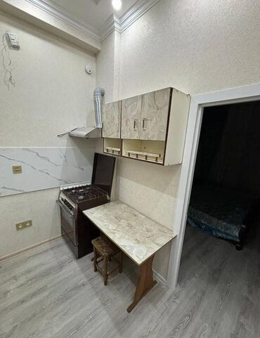 Uzunmüddətli kirayə mənzillər: Nərimanov metrosuna 5 dəgigə piyada məsafədə, 15 mərtəbənin,8-ci — 12