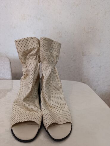 Botinka və botilyonlar: Qadın ayaqqabısı – Cassido Shoes brendi - Model: Açıq burunlu, qara
