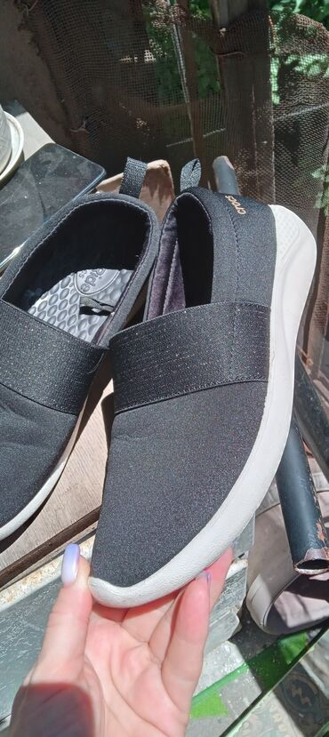 зимняя обувь для мужчин: Макасы crocs оригинал размер 36 состояние отличное!!!