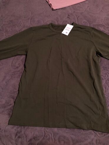 Köynək və bluzalar: Yaxalı, düyməli, qəhvəyi rəngli qadın bluzası. Üzərindəki relyefli — 9