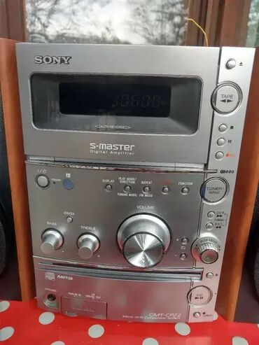 Zvučnici i stereo sistemi: 1. Sony CMT-CPZ2 Micro HiFi System 80€ 2. **Sony CMT-EH10 Micro Hi-Fi — 5