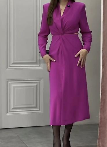 vecerni don: Zərif və diqqətçəkən dizayna malik qadın donu. Model parlaq — 1