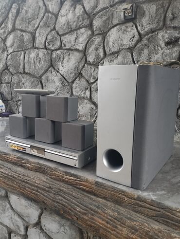 Musiqi mərkəzləri: Sony ev kinoteatrı komplekti Komplekt: - 5 ədəd kompakt peyk akustik — 1