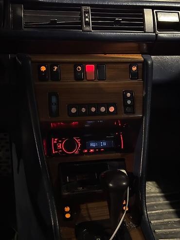 mercedes benz e 2000: Mercedes-Benz sedan – klassik W124 Alan adam sadəcə — 6