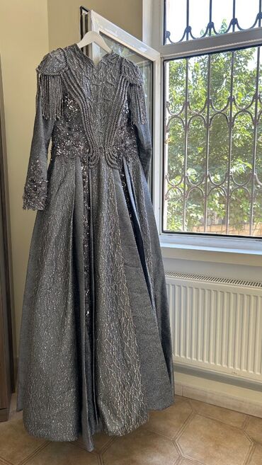 Ziyafət donları: Yaxşı vəziyyətdə, səliqəli şəkildə saxlanılmış gəlinlik, nişan — 28