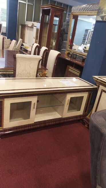 Masa və oturacaq dəstləri: Qonaq otağı üçün, Yeni, Açılmayan, Oval masa, 8 stul — 7