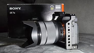 sony a7 iv: Sony A7 III (ILCE-7M3) + Obyektiv + Andoer Cage (Kafes) Təsvir: Çox az — 2