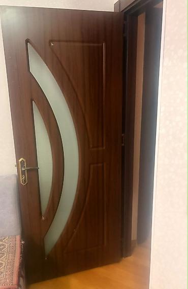 tek matraslar: Daxili qapı – tünd qəhvəyi ağac naxışlı, şüşəli model - Material — 4