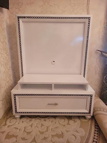 dekor ref: Ağ rəngli TV stendi və paneli - Material: parlaq MDF/LDSP tipli taxta — 2