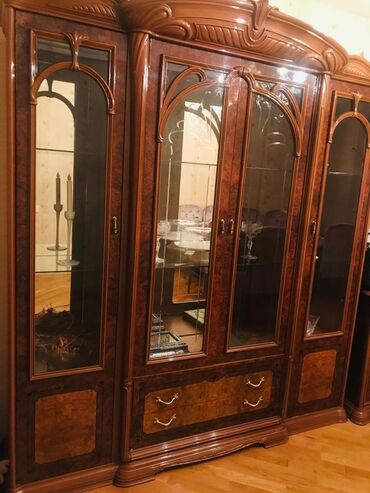 Dolablar: Açılan, 4 qapılı Düz dolab, Stenka