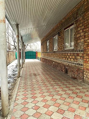 Продажа коттеджей и домов: --- 🏡 Продаётся просторный дом в Бишкеке (ул. Набережная, р-н ГЭС-2) — 2